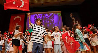 İzmir'de çocuk şarkıları yükseldi