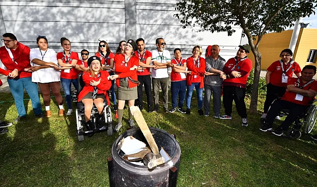 İzmir'de "İyiliğe Yolculuk" kampı!