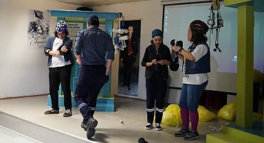 Kocaeli'de 'Sürdür Abi' hem eğlendiriyor, hem öğretiyor