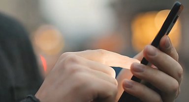 Mobil internet kullanımı artıyor... 4 saat 4 dakika cepte ve netteyiz!