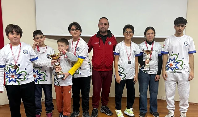 Muğlalı sporcularından satrançta çifte başarı