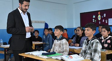 Vanlı öğretmen kardeşler aynı okulda geleceği şekillendiriyor