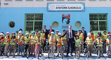 Bakan Tekin bisiklet etkinliğinde buluştu
