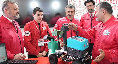 Bakan Tekin, Teknofest KKTC'de MEB'in standında