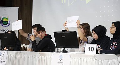 Bursa İnegöl'de liseliler bilgileriyle yarıştı