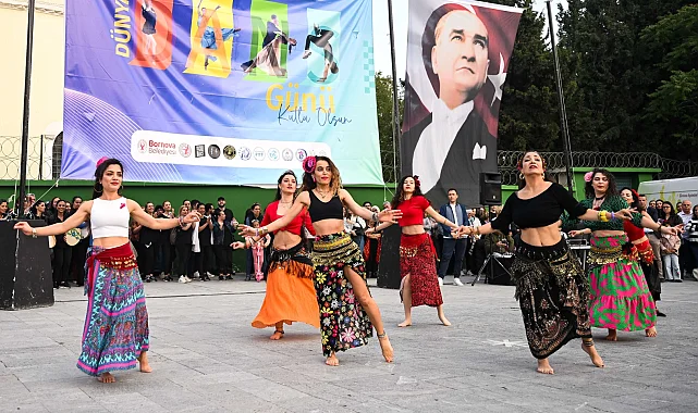 Dansın ritmi Cumhuriyet Meydanı'nda yükseldi