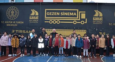 Gezen Sinema yüzlerce durağın heyecanı oldu... Sinemanın rotası Başkent'ten Doğu'ya oldu