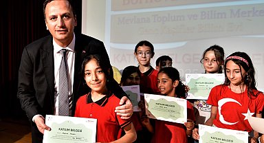 İzmir Bornova'da bilimle büyüyen geleceğin sertifika heyecanı