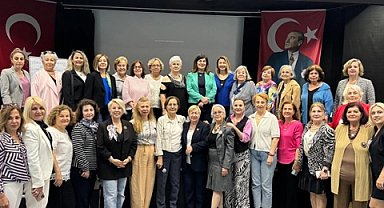 İzmir Kadın Kuruluşları Birliği'nde bayrak değişimi