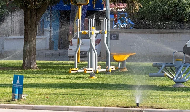 İzmir'in parklarında su kaybına geçit yok
