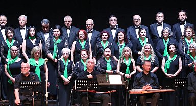 İzmit Belediyesi Türk Sanat Müziği Korosundan muhteşem konser
