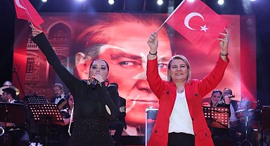 Kapanca Sokak'ta 19 Mayıs coşkusu Reyhan Karaca konseriyle taçlandı