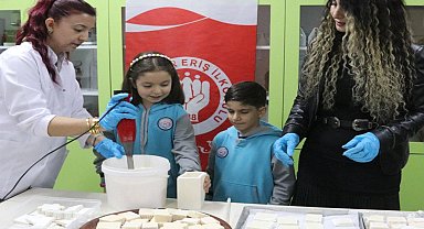 Malatya'da ilkokul öğrencileri atık yağlardan sabun üretti