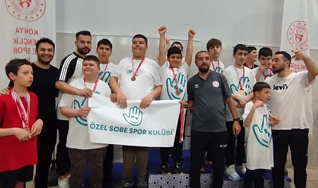 Otizmli yüzücü Alper'den 13 farklı stilde 13 şampiyonluk