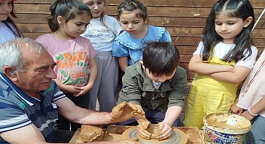 Pazaryeri'nde minik eller çamurla sanata dokundu