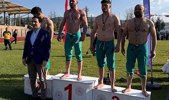 Sakaryalı pehlivanlardan Bilecik'te bir altın, bir gümüş madalya