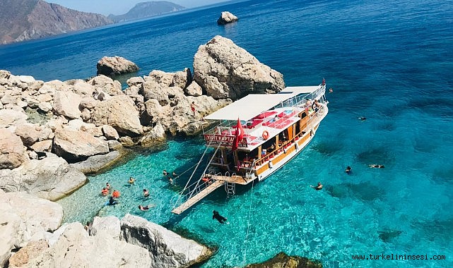 Adrasan’da Tekne Turu Sezonu Başladı: Koylar Ziyaretçilerini Bekliyor