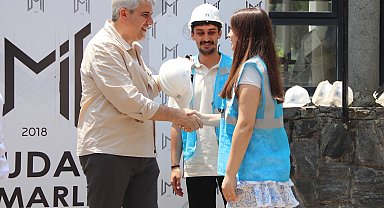 Bursa'da genç mimarlar ilk baretlerini taktı