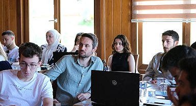 Kocaeli'de genç zihinler yapay zekâyı konuştu