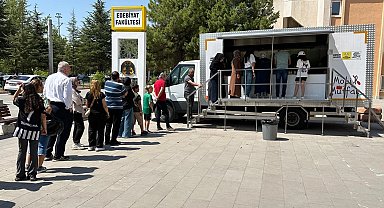 Konya Büyükşehir'den YKS'ye giren öğrencilerin ailelerine ikram