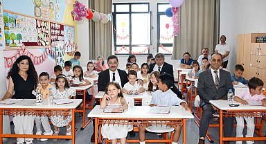 Mudanya'da Kaymakam Terzi öğrencilerin karne sevincine ortak oldu
