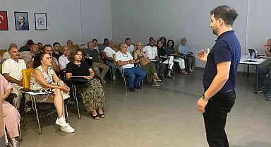 Antalya Muratpaşa'da muhtarlara tebligat yazma eğitimi