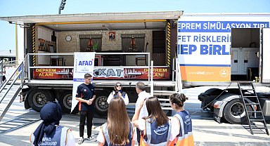 Bursa Osmangazi'de gerçek gibi deprem eğitimi
