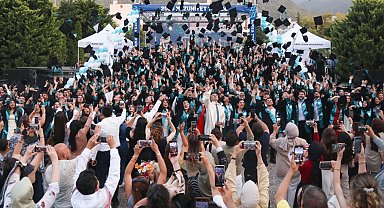 Bursa Teknik Üniversitesi 2025 yılı mezunlarını uğurladı