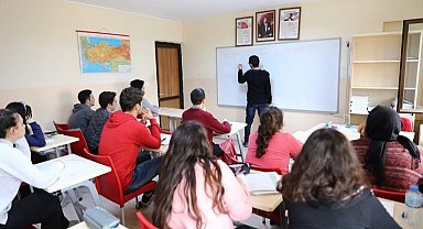 Denizli Büyükşehir'den gençlere ücretsiz YKS tercih danışmanlığı