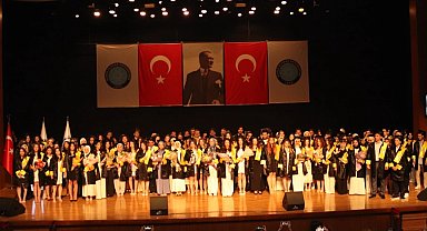 Genç mimarlar mezuniyet coşkusunu yaşadı