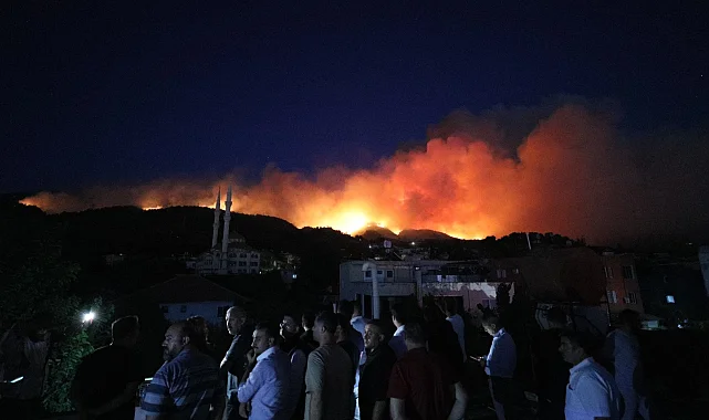 Hatay'da yangın büyüdü, 920 ev boşaltıldı