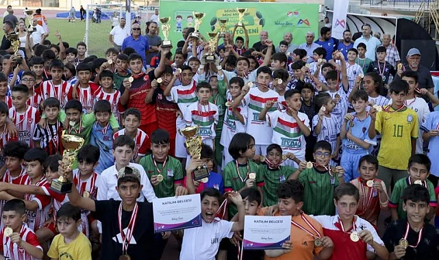 Mersin'de 'U-11 / U-12 Futbol Şenlik Ligi' sona erdi