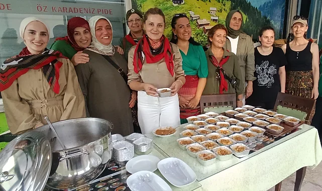 Trabzonlular Derneğinden aşure ikramı