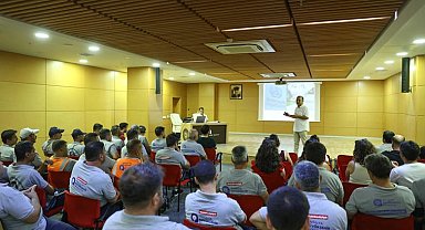 Antalya Büyükşehir'den ilaçlama personeline eğitim