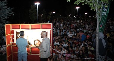 Bursa İnegöllü çocuklar Karagöz'le buluştu