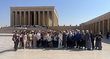 Denizli'den Ankara'ya vefa yolculuğu: Kadınlar Atatürk'ü ziyaret etti