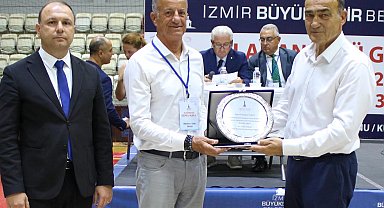 İzmir Büyükşehir Spor Kulübü'nde bayrak değişimi