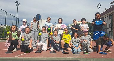 İzmir'de Bostanlıspor'dan Pickleball için "Aile Okulu"