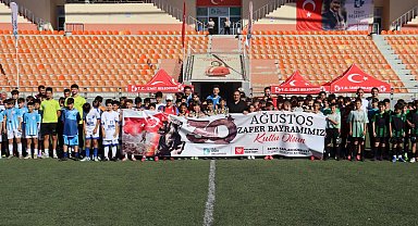İzmit'te 30 Ağustos'a özel futbol coşkusu