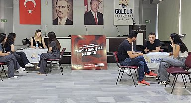 Kocaeli Gölcük'te tercih merkezi gençlerin yanında