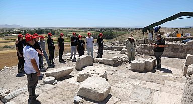 Lystra Antik Kenti'nde arkeoloji yaz kampı... Konyalı öğrenciler tarihe dokundu!