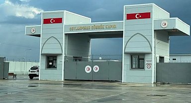 Suriye'ye pasaportla geçiş başladı