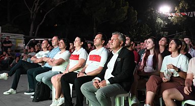 12 Dev Adam'ın final heyecanı Bornova'da dev ekranda yaşanacak