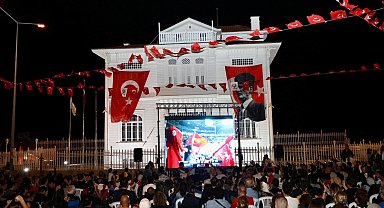 12 Dev Adam'ın final zaferi Mütareke Meydanı'nda kutlandı