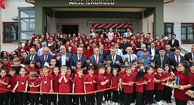 Akse İlkokulu'nda ilk ders zili çaldı