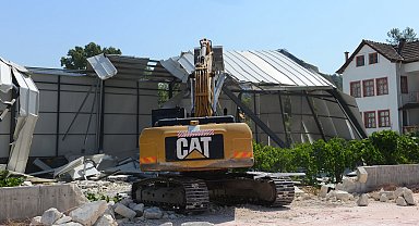 Bursa Nilüfer'de üç kaçak daha yıkıldı