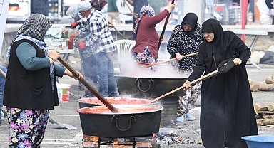 Bursa Osmangazi Belediyesi'nden vatandaşlara salça desteği