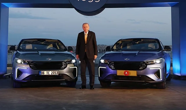 Cumhurbaşkanı Erdoğan'a Togg'un yeni modeli T10F hediye edildi