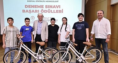 Denizli Büyükşehir'den başarılı öğrencilere ödül desteği