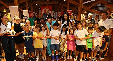 Efes Selçuk'ta barışın renkleri çocukların ellerinden yükseldi